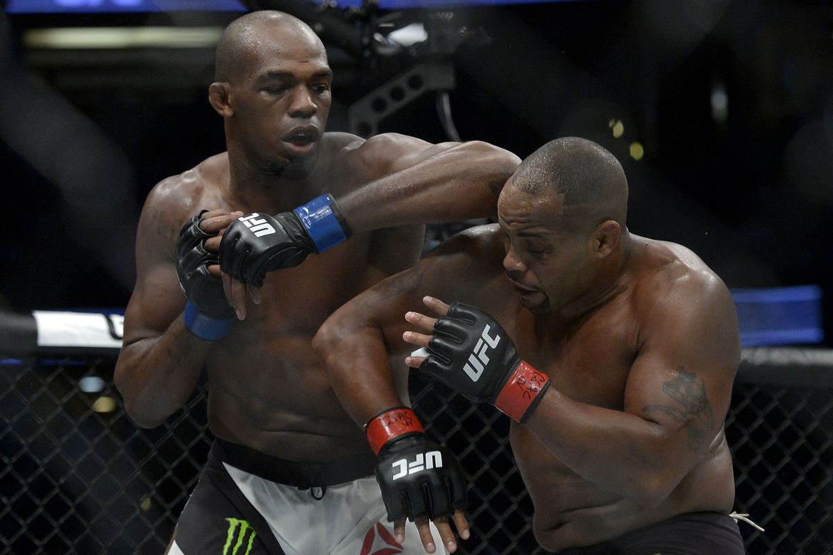 Daniel Cormier nhắm tới trận tái đấu thứ ba với Jon Jones Daniel Cormier nhắm tới trận tái đấu thứ ba với Jon Jones